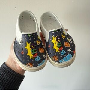 Native Jefferson Comic Print Shoes Blue and White Sandals Slip-On Comfort